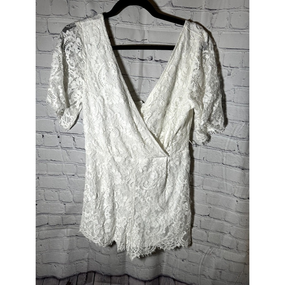 Blue Rain White Floral Lace Wrap V-Neck Romper with Eyelash Trim Size L
